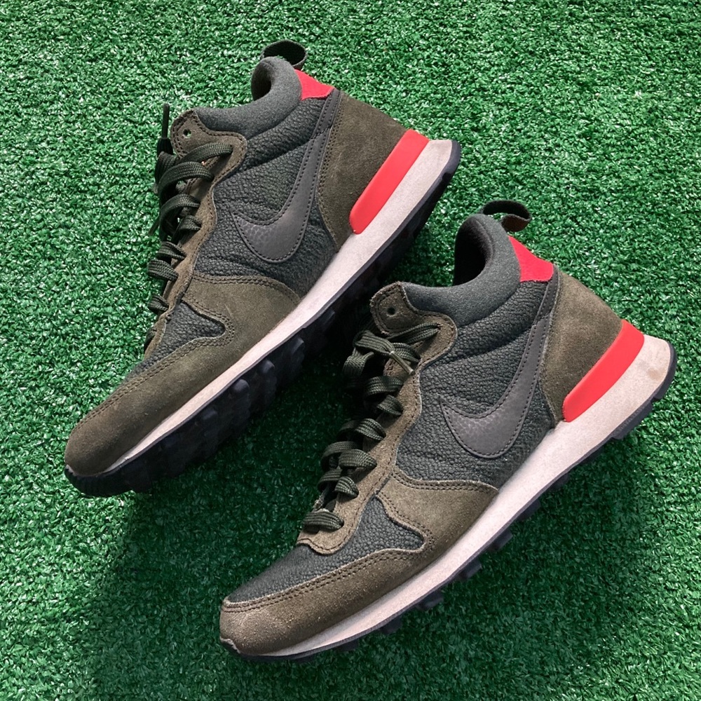 NIKE INTERNATIONALIST MID